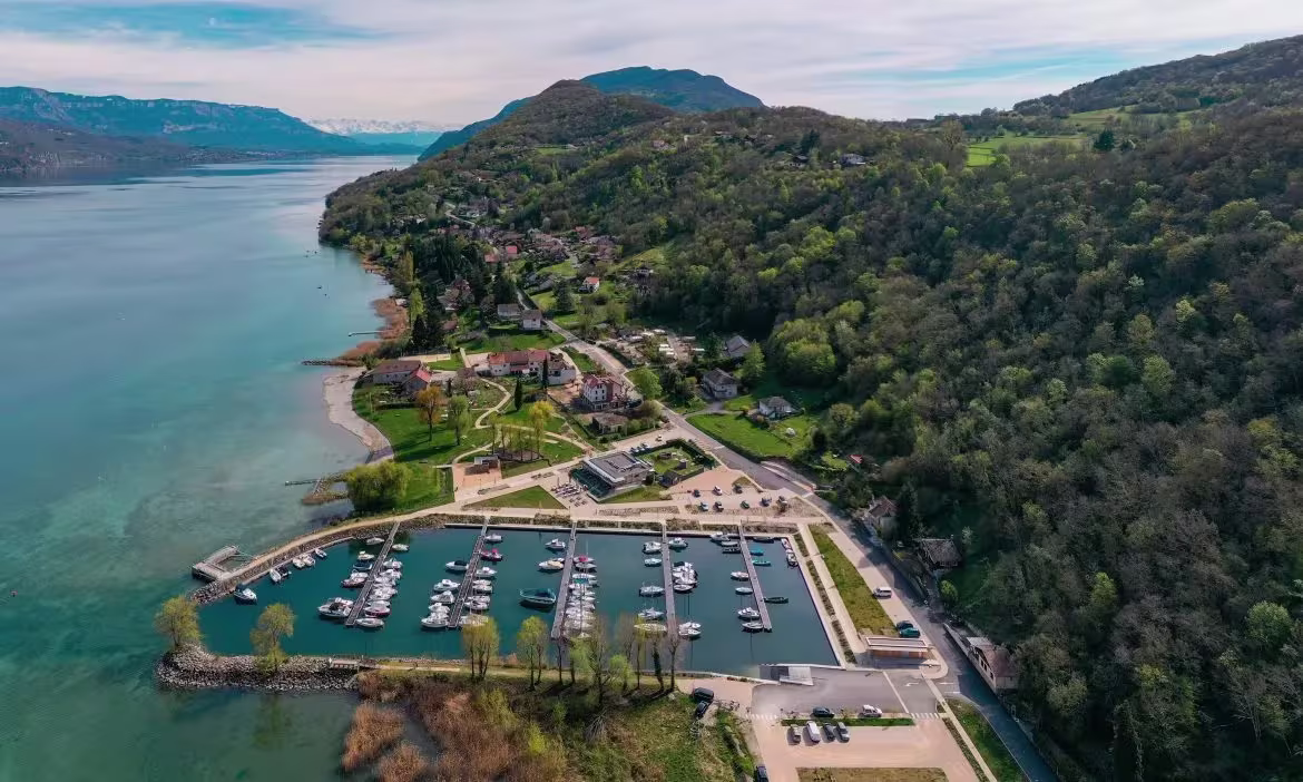 Grand lac port marina